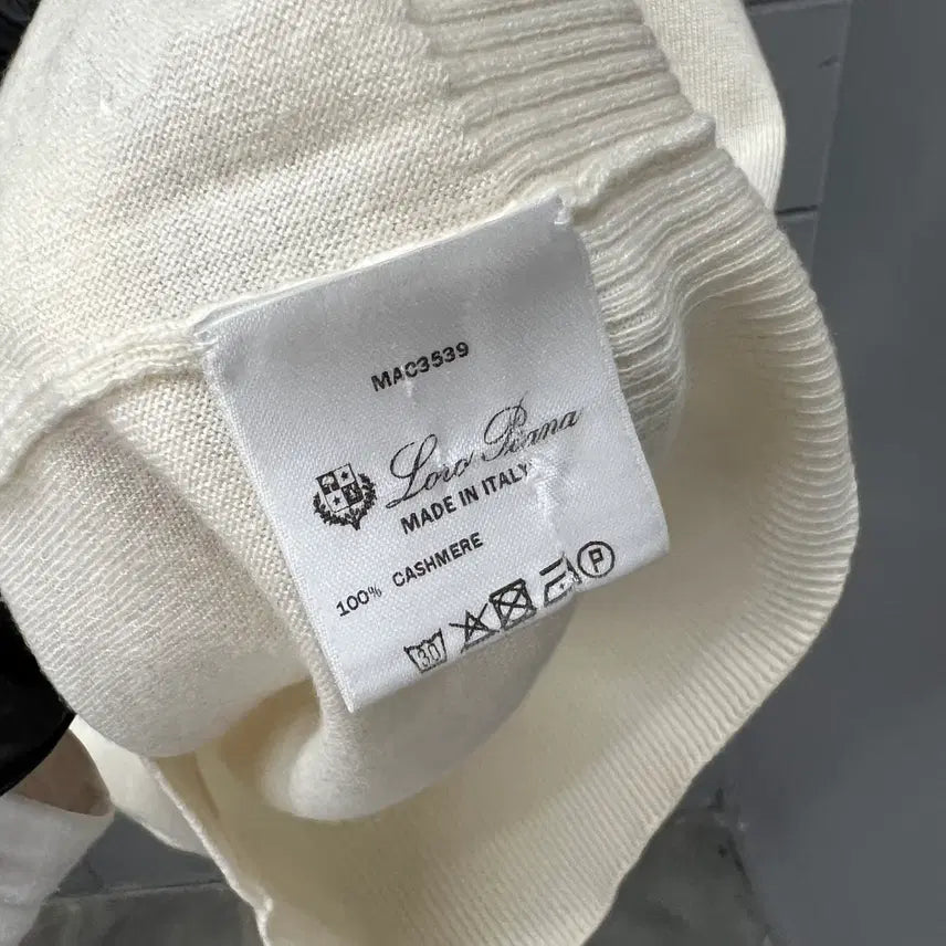 [SOLD OUT] [ 정품 ] 로로피아나 캐시미어 아이보리 하프 슬리브 니트 42size