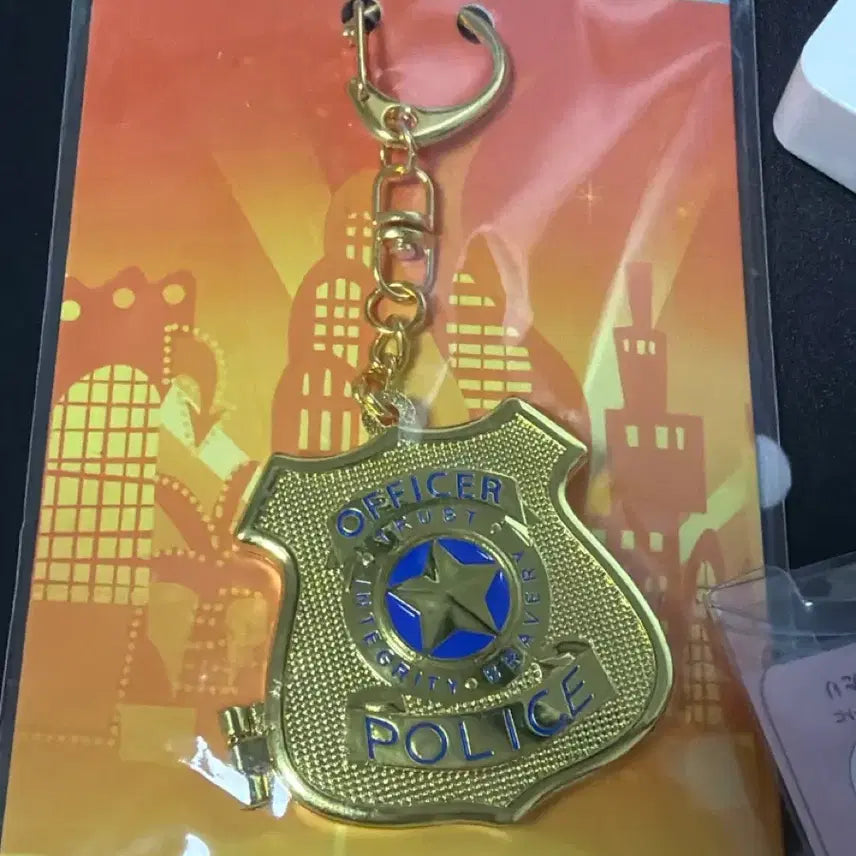 [BUNJANG] Zootopia 2 CGV Nick Police Badge Keychain / 주토피아2 cgv 경찰뱃지 키링 닉 미개봉