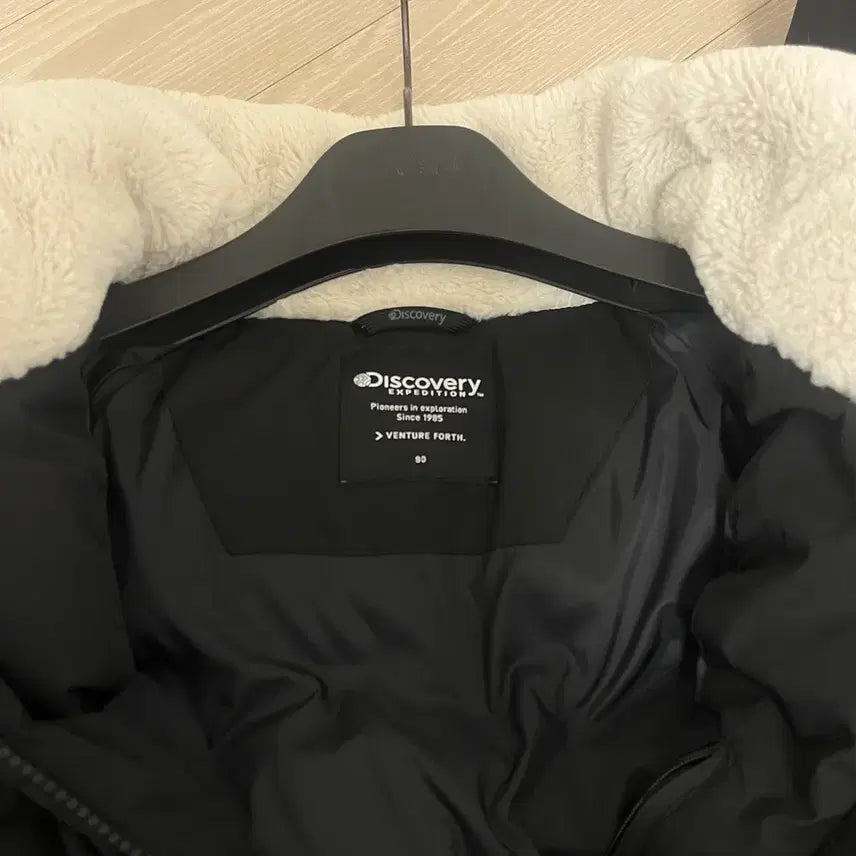 [SOLD OUT] (1회 착용) 디스커버리 정품 올리브 하이넥 RDS 다운 숏패딩