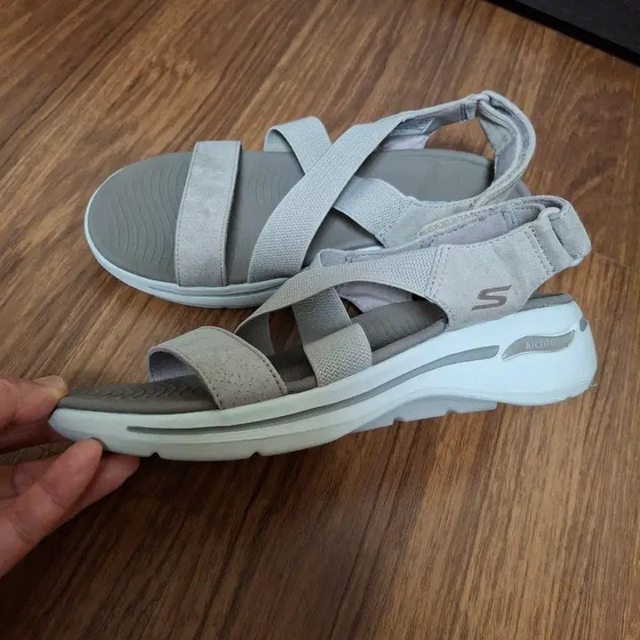 [SOLD OUT] 스케쳐스 고워크 아치핏 샌들  베이지  240~245