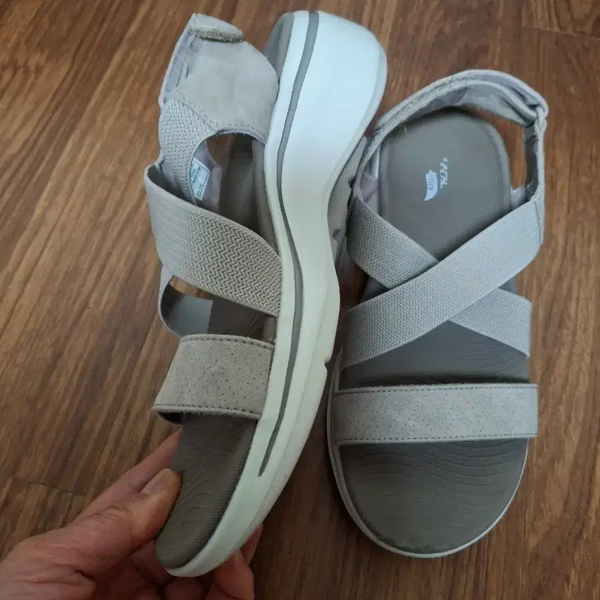 [SOLD OUT] 스케쳐스 고워크 아치핏 샌들  베이지  240~245