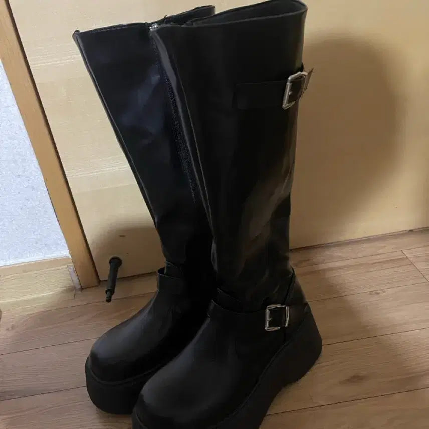 [BUNJANG] Generic Platform Long Boots (Black, 6.3cm Heel, 240mm) / 더블 버클 롱부츠 플랫폼 부츠 블랙 굽6.3cm(240)
