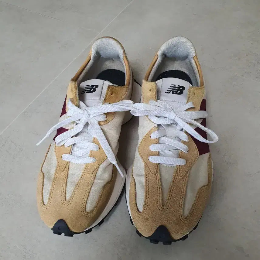 [SOLD OUT] 뉴발란스 327 문빔 베이지 스니커즈 운동화(255)