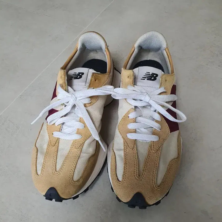 [SOLD OUT] 뉴발란스 327 문빔 베이지 스니커즈 운동화(255)