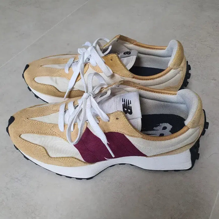 [SOLD OUT] 뉴발란스 327 문빔 베이지 스니커즈 운동화(255)
