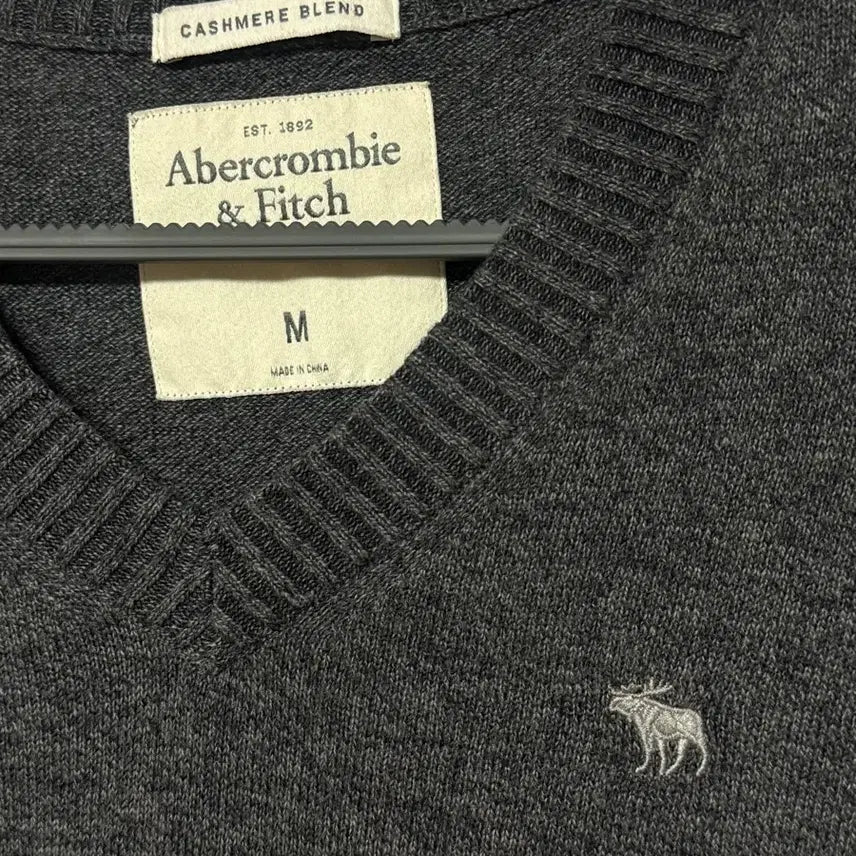 [BUNJANG] Abercrombie Cashmere V-Neck Knit Charcoal 105 / 아베크롬비 캐시미어 브이넥 니트 챠콜 105 ㅍㅍ