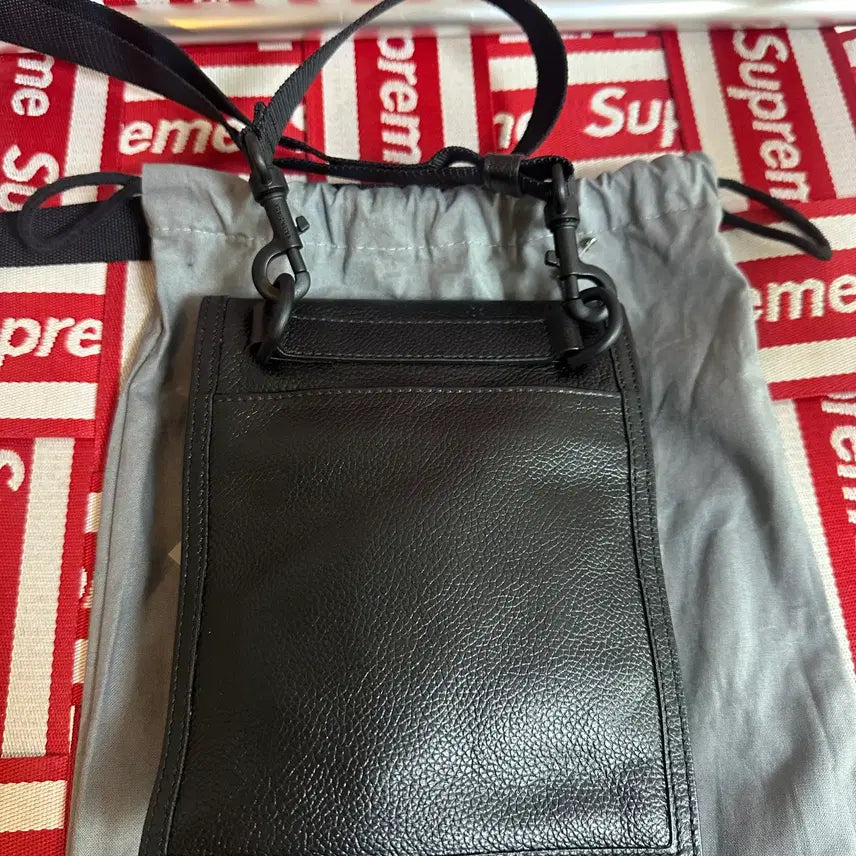[SOLD OUT] 발렌시아가 스몰 익스플로러 파우치 메신저백 블랙