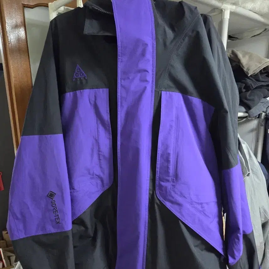 [SOLD OUT] 나이키 ACG 고어텍스 블랙/퍼플 자켓