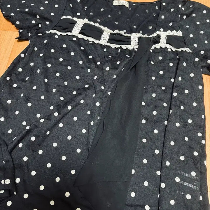 [BUNJANG] Axes Femme Dot Blouse / 엑시즈팜 도트 블라우스 짜잔씨 리즈리사 히메갸루 라떼갸루