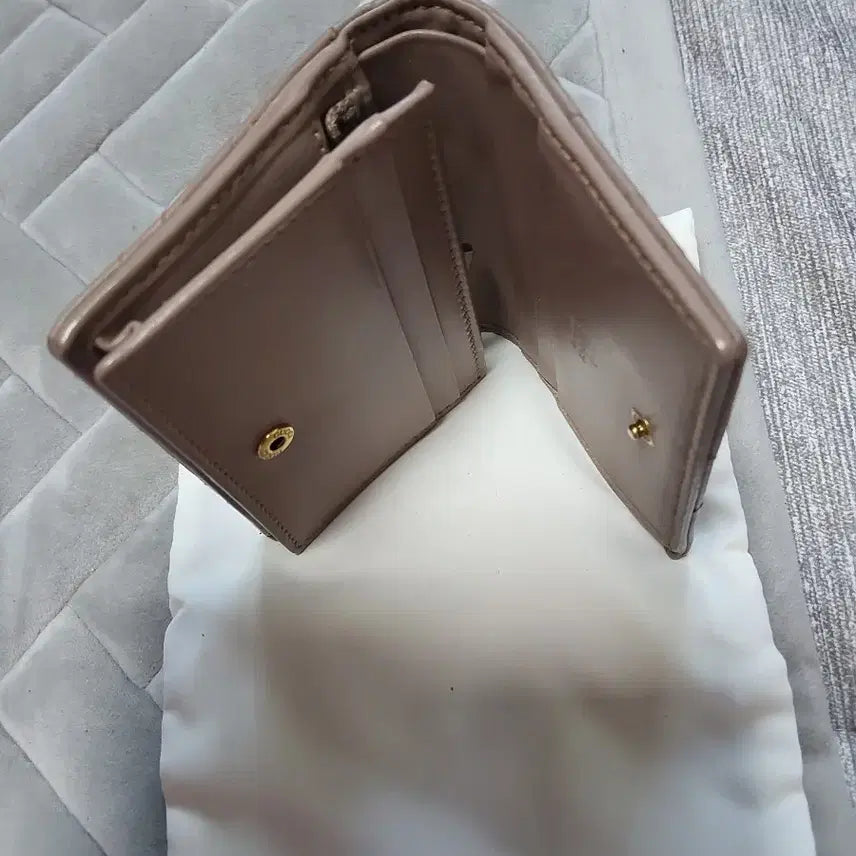 [BUNJANG] Gucci Marmont Bi-fold Wallet Beige / 구찌 마몬트 반지갑 베이지색상
