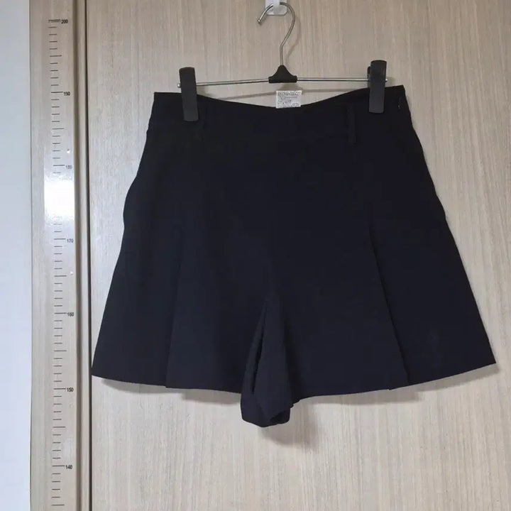 [BUNJANG] List Navy Pin-Tuck Shorts / 리스트 핀턱 네이비 숏츠 2023
