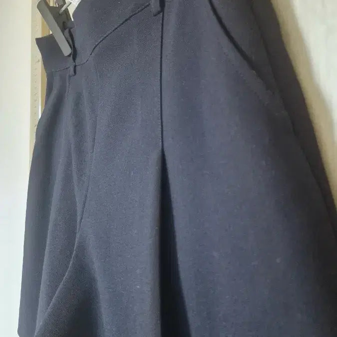 [BUNJANG] List Navy Pin-Tuck Shorts / 리스트 핀턱 네이비 숏츠 2023