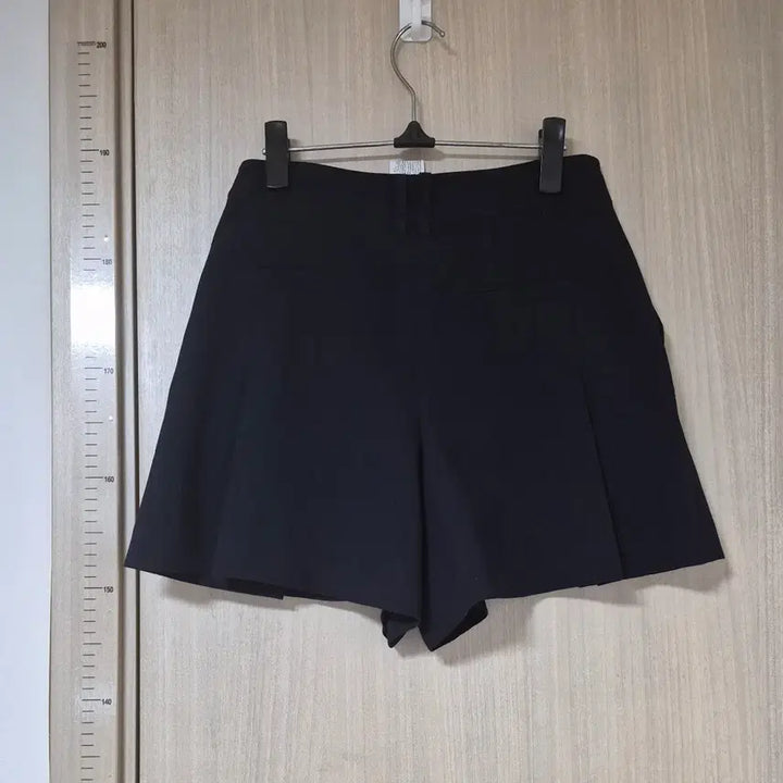 [BUNJANG] List Navy Pin-Tuck Shorts / 리스트 핀턱 네이비 숏츠 2023