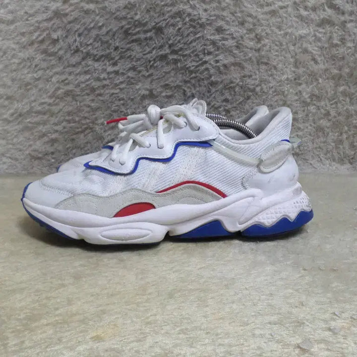 [BUNJANG] Adidas Ozweego White Blue Sneakers / 후루룩구제 270 아디다스 오즈위고 화이트 블루 운동화 중고 신발
