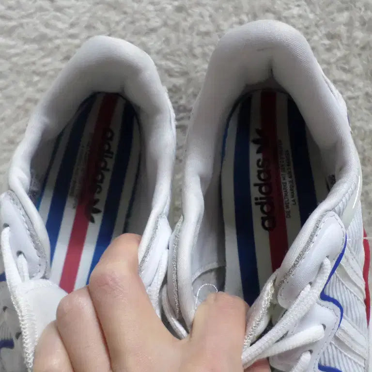 [BUNJANG] Adidas Ozweego White Blue Sneakers / 후루룩구제 270 아디다스 오즈위고 화이트 블루 운동화 중고 신발