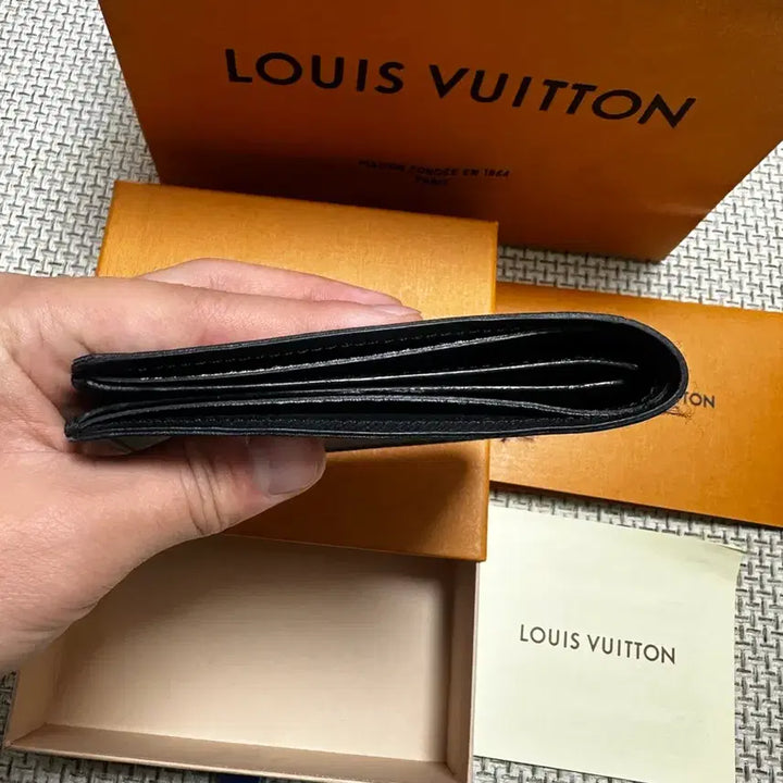 [SOLD OUT] [OS/당일배송] 25ss 루이비통 이클립스 슬랜더월릿 반지갑