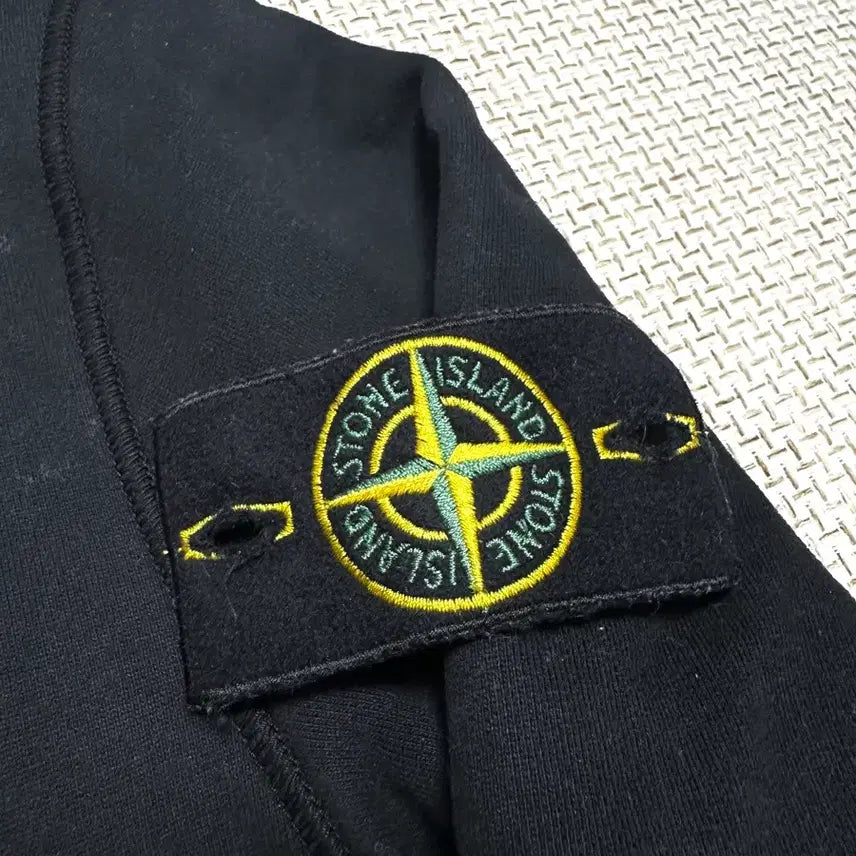 [BUNJANG] Stone Island Black Badge Sweatshirt / [L/당일배송] 백화점판 스톤아일랜드 블랙 와펜 맨투맨