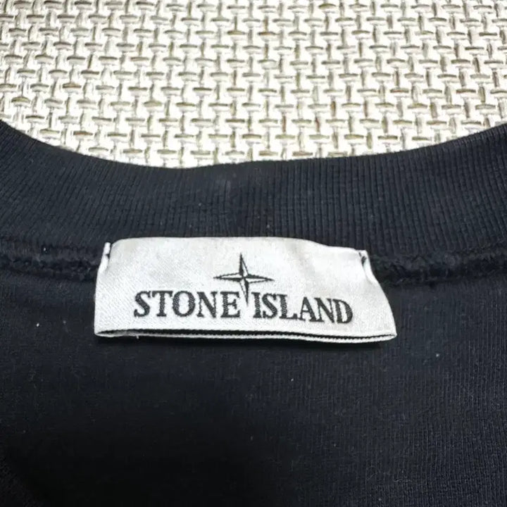 [BUNJANG] Stone Island Black Badge Sweatshirt / [L/당일배송] 백화점판 스톤아일랜드 블랙 와펜 맨투맨