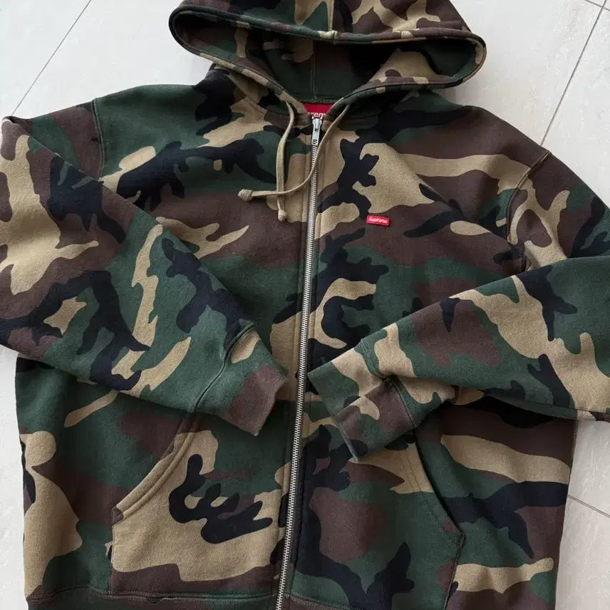 [BUNJANG] Supreme Small Box Zip-Up Hoodie Woodland / [L]24FW 슈프림 스몰 박스 집업 후드 우드랜드