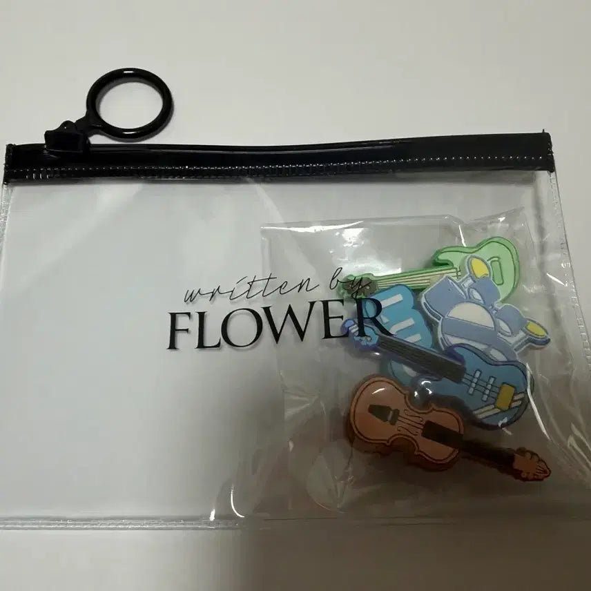 [BUNJANG] Lucy Flower Concert Jibbitz (Photocard Included) / 루시 플라워콘 지비츠 판매합니다 (포카 1장 랜덤 포함)