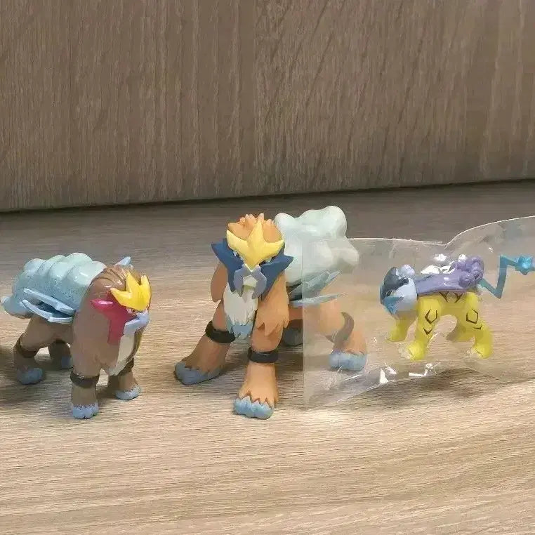 [BUNJANG] Pokemon Moncolle Gacha Entei &amp; Raikou Set / 포켓몬 피규어 몬코레 가챠 앤테이&amp;라이코 세트