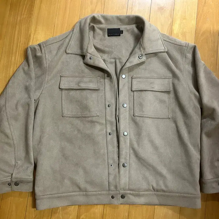 [BUNJANG] The Knit Company Pocket Suede Trucker Jacket Beige (Minor Defect) / 더니트컴퍼니 포켓 스웨이드 트러커 자켓 M (하자있음)