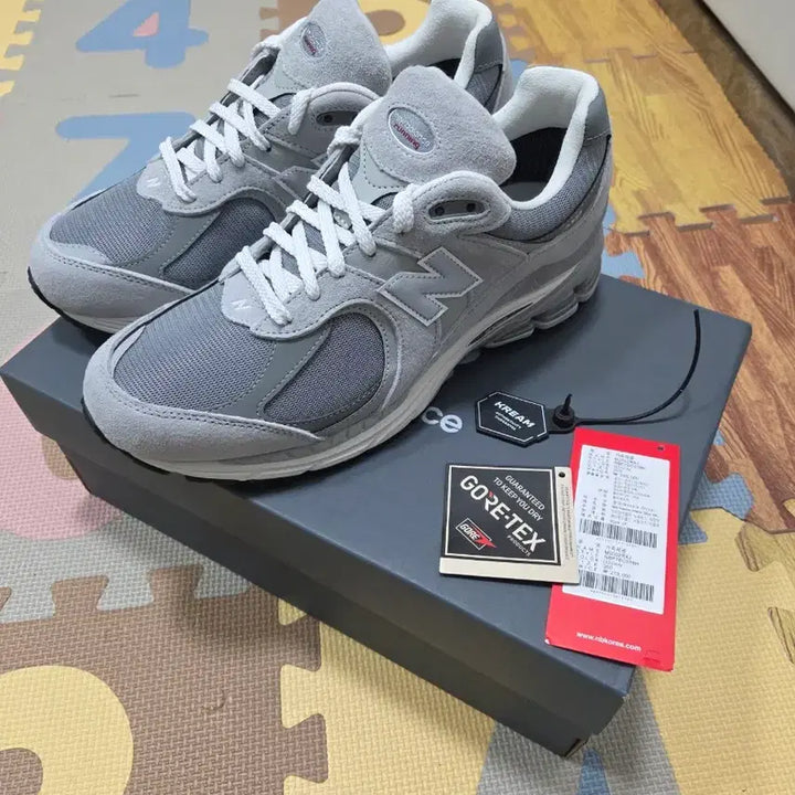 [SOLD OUT] 뉴발란스 2002R 고어텍스GTX 콘크리트 하버 그레이