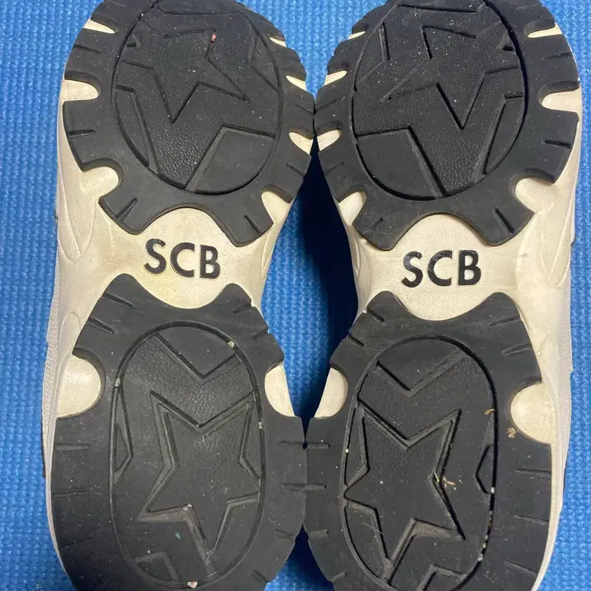 [SOLD OUT] 슈콤마보니 스니커즈 245 사이즈