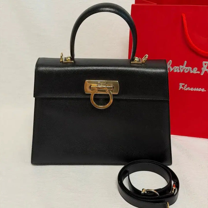 [BUNJANG] Ferragamo Gancini Top Handle Bag Black Saffiano Leather / 정품 페라가모 사피아노 블랙 간치니 탑 핸들백 차정원백 토트백 핸드백