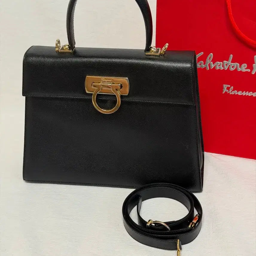 [BUNJANG] Ferragamo Gancini Top Handle Bag Black Saffiano Leather / 정품 페라가모 사피아노 블랙 간치니 탑 핸들백 차정원백 토트백 핸드백