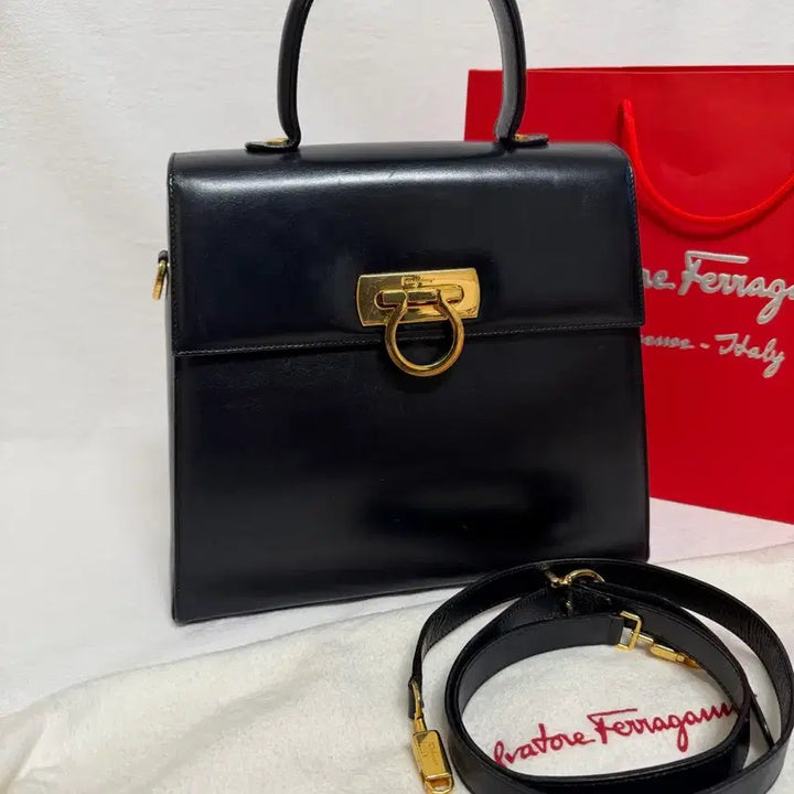 [BUNJANG] Ferragamo Gancini Top Handle Bag Black / 정품 페라가모 간치니 탑핸들백 블랙 차정원백 토트백 핸드백 크로스백