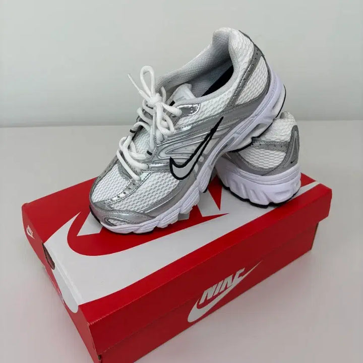 [BUNJANG] Nike Air Max Moto 2k Sneakers (Size 240) / [정품/새상품/택X] 나이키 에어맥스 모토 2k 사이즈240