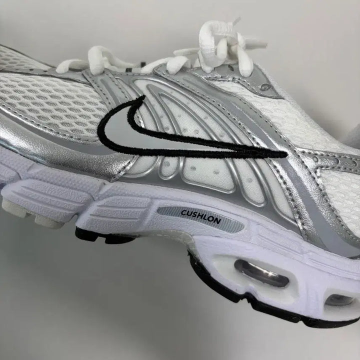 [BUNJANG] Nike Air Max Moto 2k Sneakers (Size 240) / [정품/새상품/택X] 나이키 에어맥스 모토 2k 사이즈240