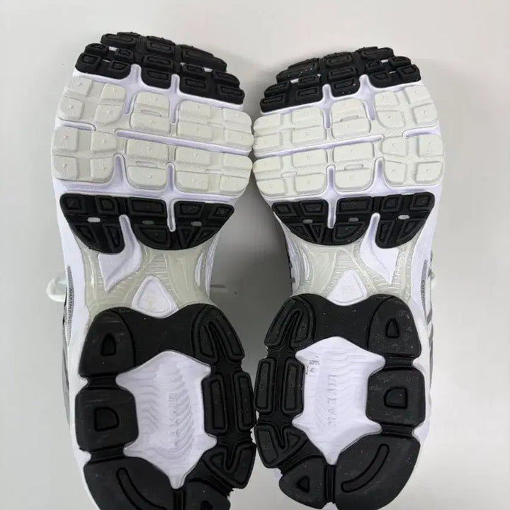 [BUNJANG] Nike Air Max Moto 2k Sneakers (Size 240) / [정품/새상품/택X] 나이키 에어맥스 모토 2k 사이즈240