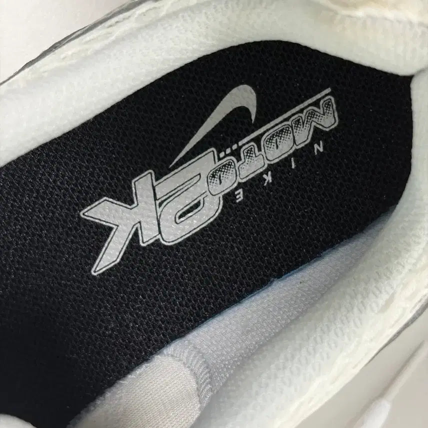 [BUNJANG] Nike Air Max Moto 2k Sneakers (Size 240) / [정품/새상품/택X] 나이키 에어맥스 모토 2k 사이즈240