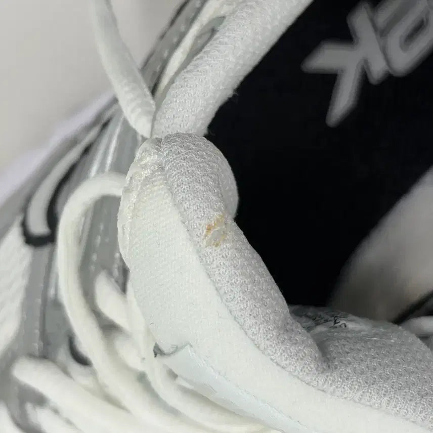 [BUNJANG] Nike Air Max Moto 2k Sneakers (Size 240) / [정품/새상품/택X] 나이키 에어맥스 모토 2k 사이즈240