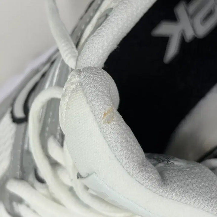 [BUNJANG] Nike Air Max Moto 2k Sneakers (Size 240) / [정품/새상품/택X] 나이키 에어맥스 모토 2k 사이즈240