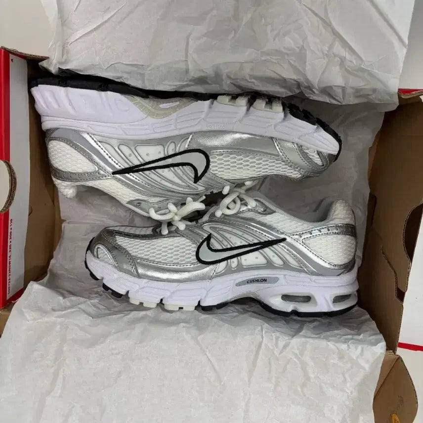[BUNJANG] Nike Air Max Moto 2k Sneakers (Size 240) / [정품/새상품/택X] 나이키 에어맥스 모토 2k 사이즈240