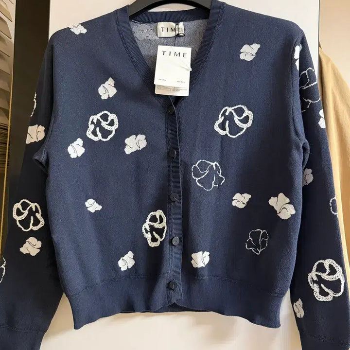 [SOLD OUT] 타임 플로럴 인타르시아 니트 가디건