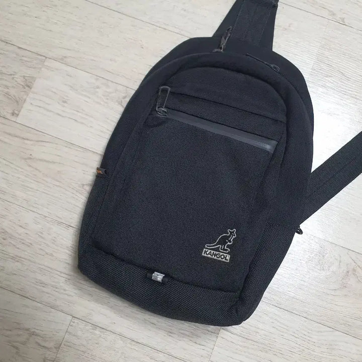 [BUNJANG] Kangol Authentic Sling Bag Crossbody Bag / 캉골 정품 슬링백 크로스백 가방 좋아요