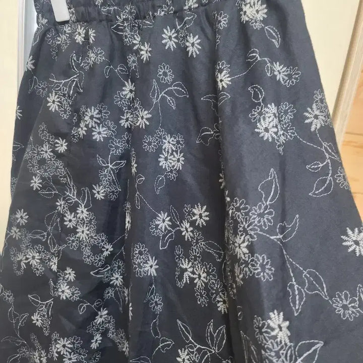 [BUNJANG] Floral Pattern Long Spring Skirt / 마 플라워 패턴 롱 봄 스커트 블랙:상태는최상입니다