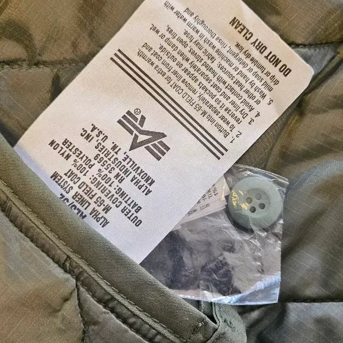 [BUNJANG] Compact Record Bar x Alpha Industries Quilted Jacket / 콤팩트 레코드바 x 알파인더스트리 퀄팅 자켓 카키색
