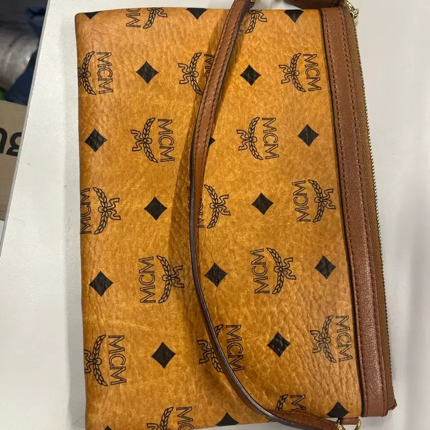 [BUNJANG] MCM 로고 패턴 클러치 백 / MCM 로고 패턴 클러치 백