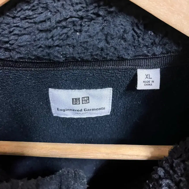 [SOLD OUT] 유니클로 엔지니어가먼츠 후리스 블랙 XL