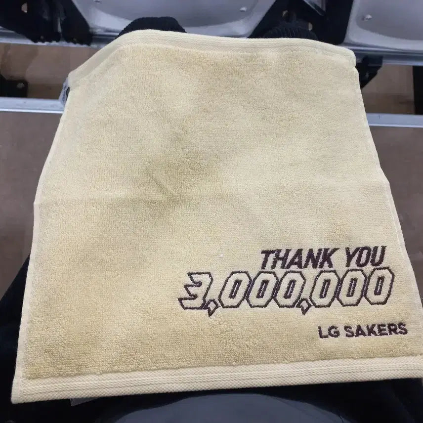 [BUNJANG] LG Sakers 3 Million Attendance Commemorative Towel / 새상품) LG Sakers 엘지세이커스 300만 관중 기념 타월