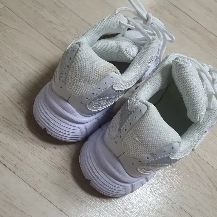 [BUNJANG] Nike V5 Sneakers Shoes Size 250 / 250 나이키 V5 운동화 스니커즈 신발 250사이즈 완전깨끗해요