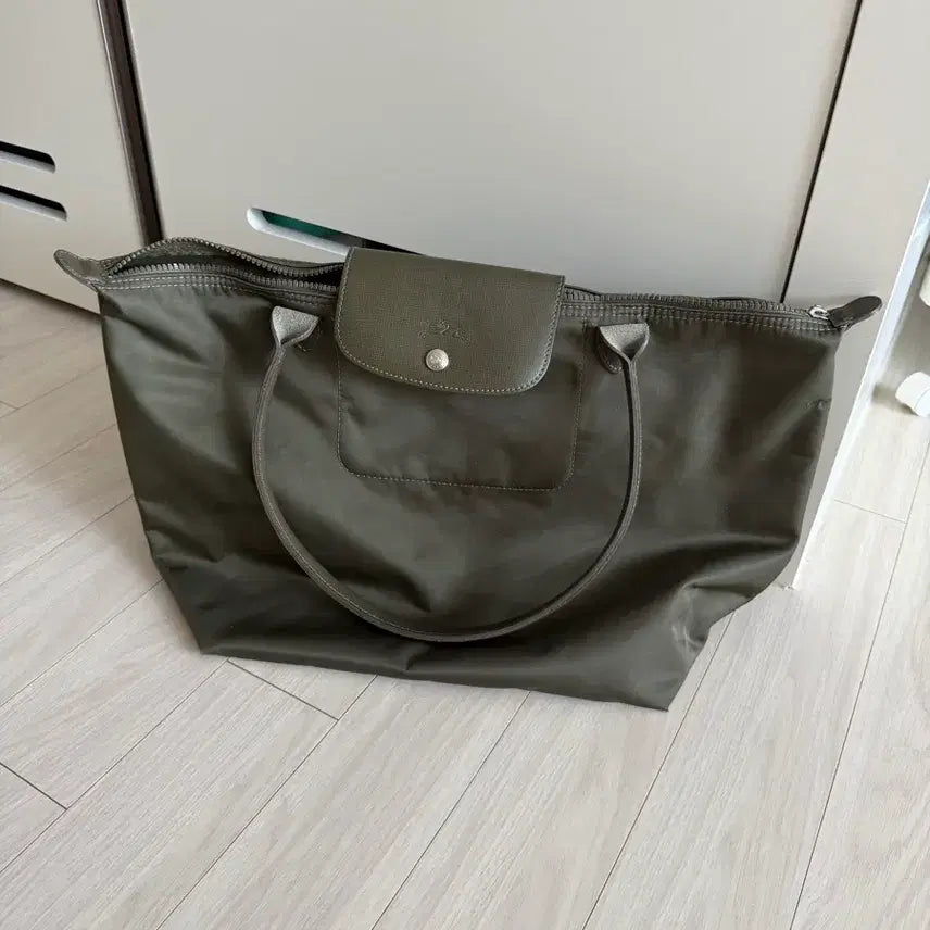 [BUNJANG] 롱샴 르 플리아쥬 그린 토트백 카키 L 사이즈 / 롱샴 르 플리아쥬 그린 토트백 카키 L 사이즈