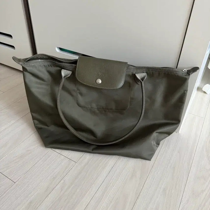 [BUNJANG] 롱샴 르 플리아쥬 그린 토트백 카키 L 사이즈 / 롱샴 르 플리아쥬 그린 토트백 카키 L 사이즈