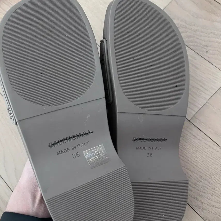 [BUNJANG] Balenciaga BB Rubber Slide Sandals / 발렌시아가 비비 러버 슬라이드 36