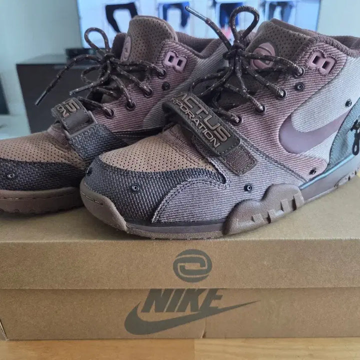 [BUNJANG] Nike Travis Scott Air Trainer 255 Sneakers / 나이키 트래비스 스캇 에어 트레이너 255 판매합니다